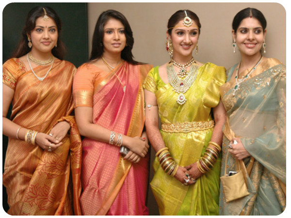 புடவை மூலம்...