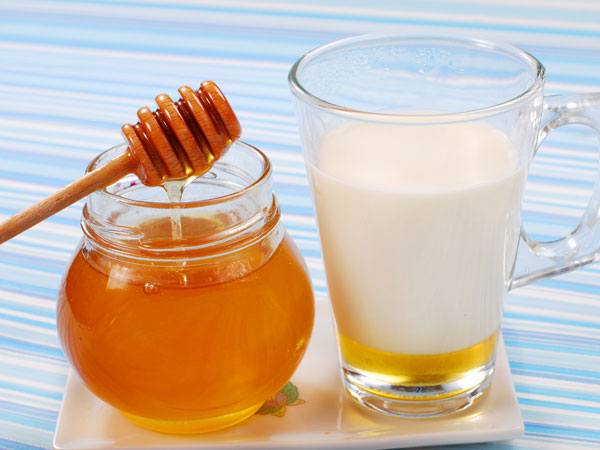 பாலில் தேன் கலந்து குடிப்பதால் கிடைக்கும் நன்மைகள்!!! | Health Benefits Of Honey & Milk - Tamil BoldSky