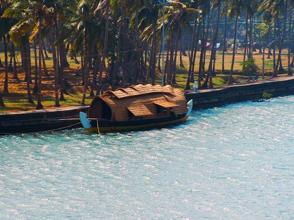 கேரள மக்களின் ஆரோக்கிய வாழ்வுக்கு :