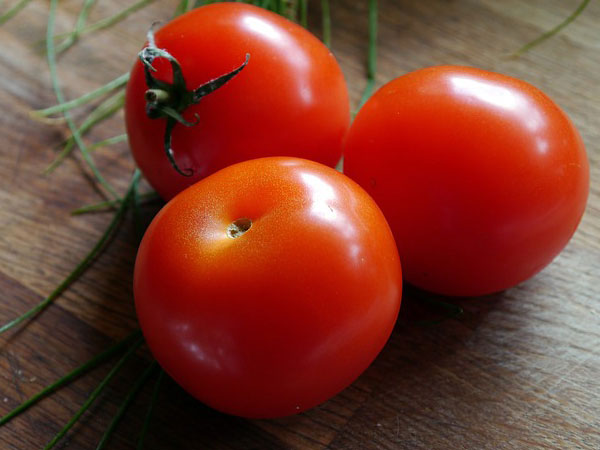 முல்தானி மெட்டி மற்றும் தக்காளி