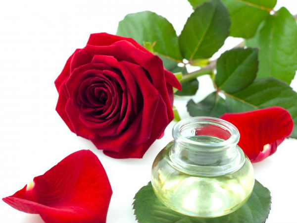 சந்தனப் பவுடர் மற்றும் ரோஸ் வாட்டர்