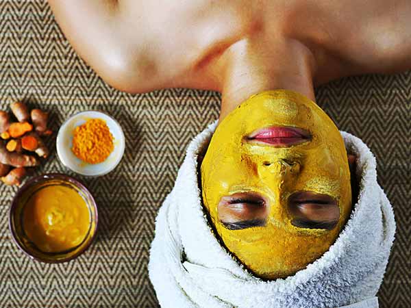 அரிசி நீர் மற்றும் மஞ்சள் தூள்