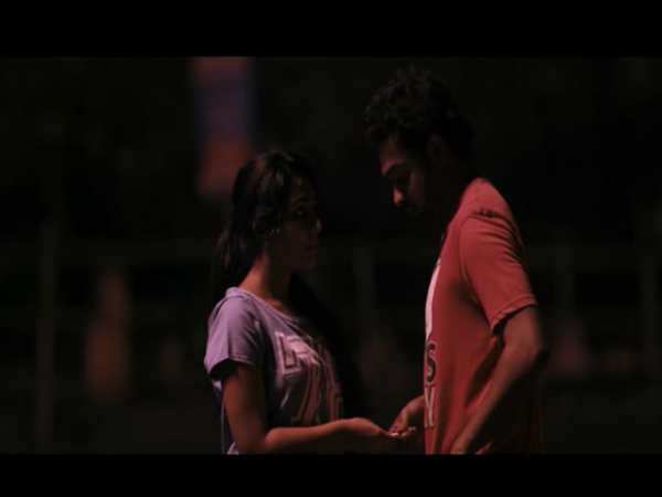 இருட்டில் :