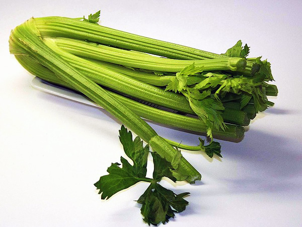 இரவ த ங க ம ம ன ச ற த ச லர ச ப ப ட வத ல க ட க க ம நன ம கள க ற த த த ர ய ம Amazing Reasons Why You Should Eat Celery In The Evening Tamil Boldsky