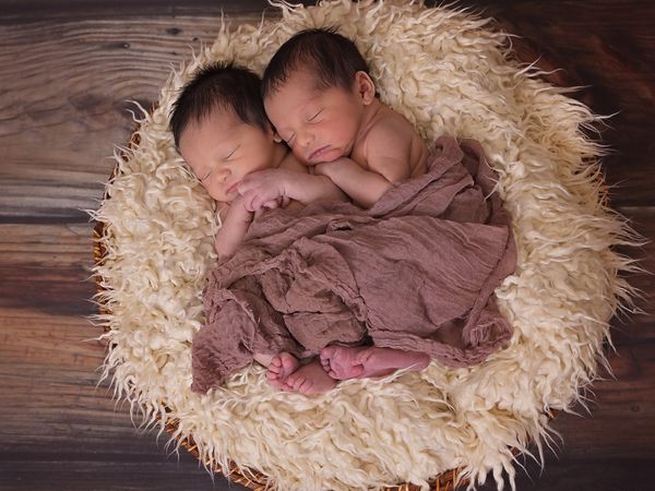ஆண ப ண இரட ட யர ச ல லங கள க க ன அழகம த தம ழ ப யர கள Boy Girl Twin Baby Names In Tamil Tamil Boldsky