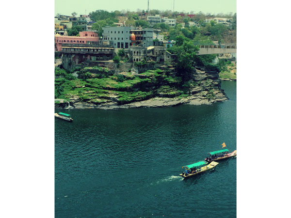 நாக சந்த்ரேஷ்வர் ஆலயம்