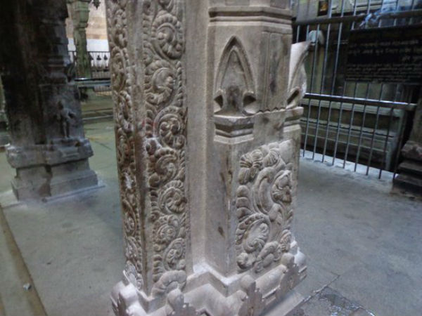கோவில் தூண்