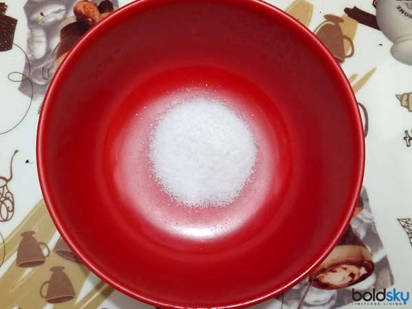 ஆரோக்கியமற்ற உணவை சிவப்பு தட்டில் சாப்பிடுங்கள்