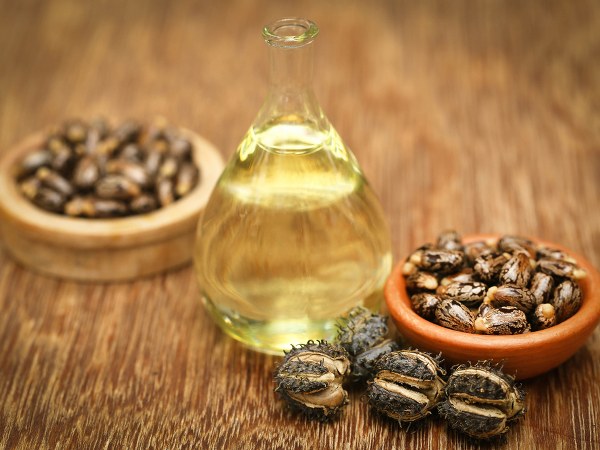 விளக்கெண்ணெய் மற்றும் சிவப்பு மிளகாய்