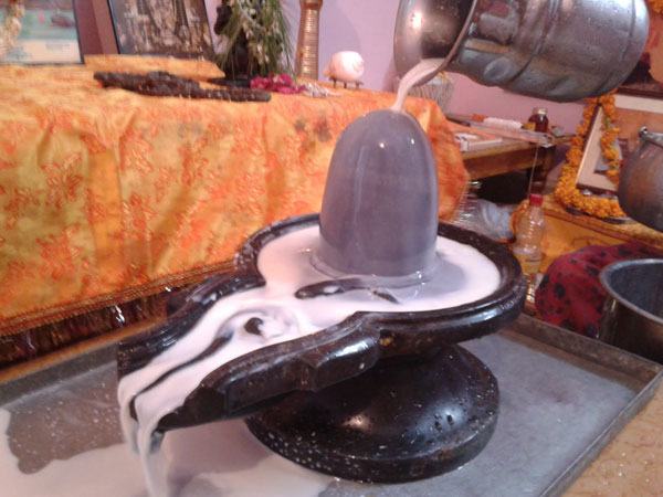 பால் அபிஷேகம்