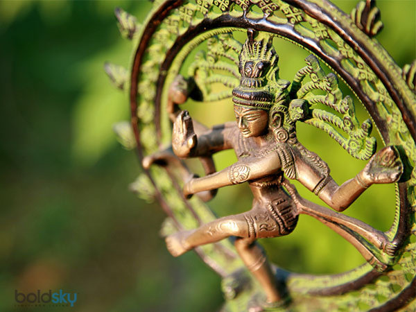 தாண்டவம்