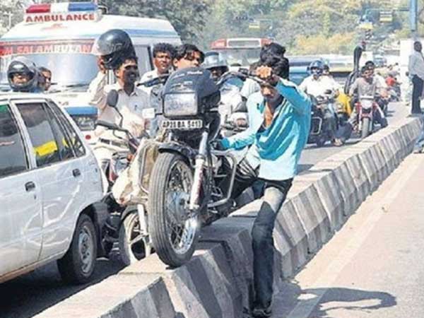 பாதையில் சிக்கி கொள்வது