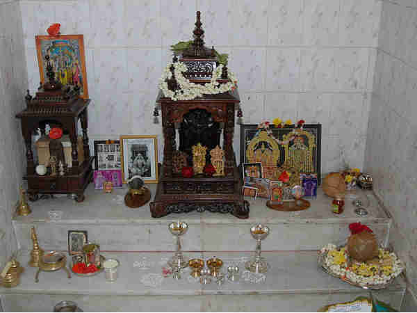 சிலைகளை சுத்தம் செய்தல்
