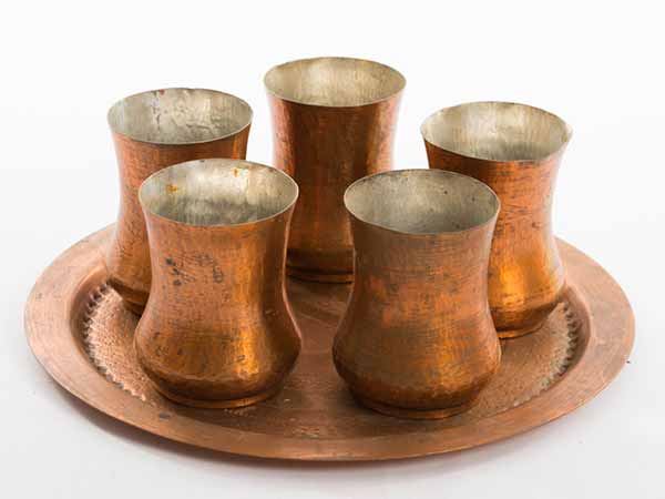 வெள்ளி அல்லது செம்பு பாத்திரத்தில் தண்ணீர் குடியுங்கள்