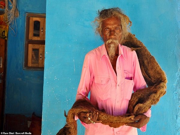 63 வயதான மனிதர்