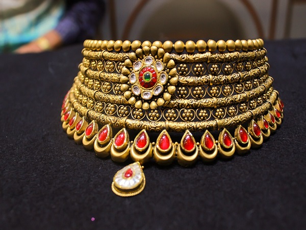தங்கத்தை விற்காதீங்க