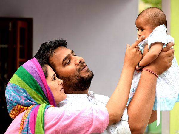 குழந்தைகளுக்கு வாழ்க்கை பாடம் கற்பிக்கிறார்: