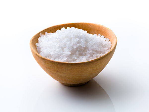 கடல் உப்பு மற்றும் ஜோஜோபா எண்ணெய்