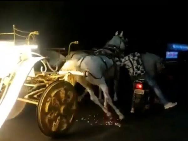 பைக்கில் துரத்திய இளைஞர்