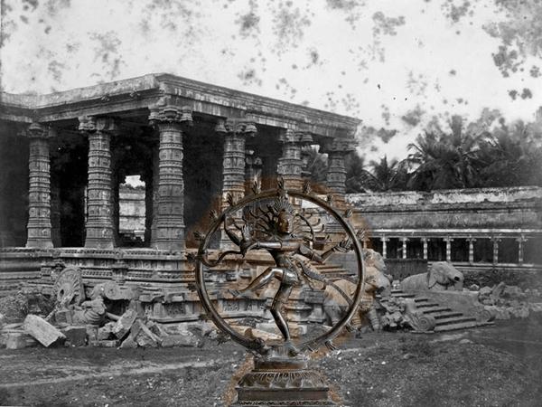 பாம்பின் தலைமீது நடராஜர்