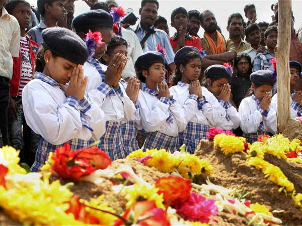 உடைமைகளை இழந்த மக்கள்