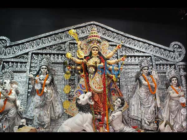 அசுரனை எரித்த பெண் சக்தி