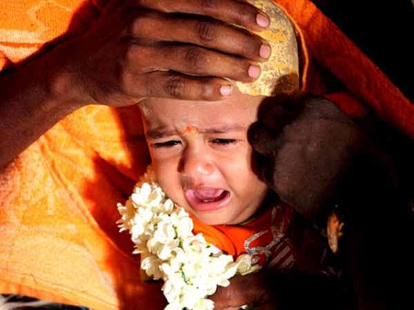 காது குத்துவது