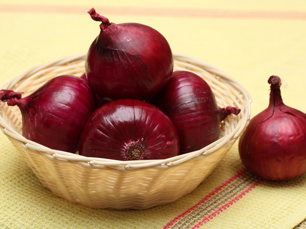 வேகவைக்கப்டும் வெங்காயத்தின் மீது குதிக்க வேண்டும்