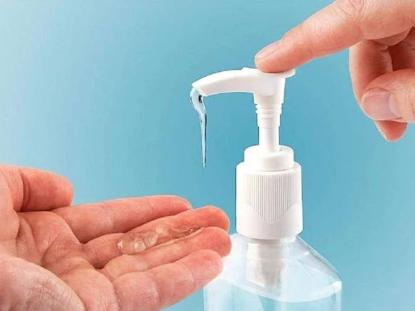 சானிடைசர் கொண்டு கைகளை கழுவுங்கள்