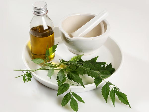 வேப்பிலை மற்றும் லாவெண்டர் ஆயில்