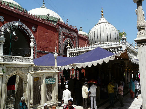 நிஜாமுதீன் தர்கா - உள் அறை