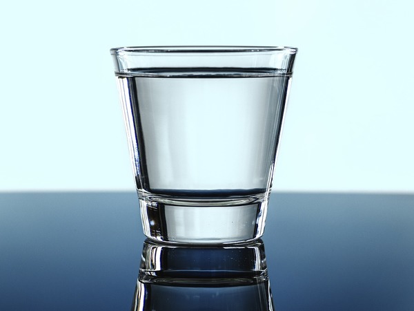 தண்ணீர் வழங்குவது