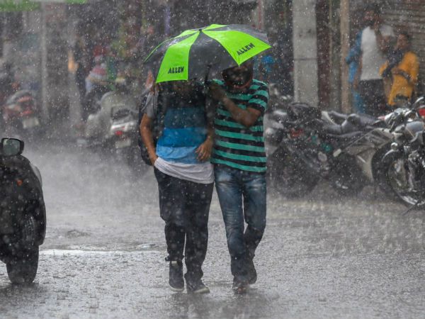 வெளியே செல்வதை தவிர்க்கவும்