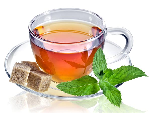 இஞ்சி மற்றும் துளசி இலைகள்