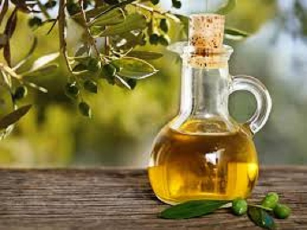 ஆலிவ் எண்ணெய் மற்றும் இலை காய்கறிகள்