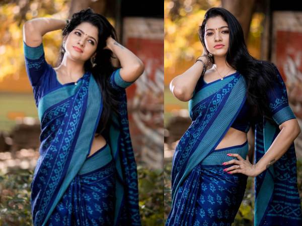 அடர் நீல நிற புடவை