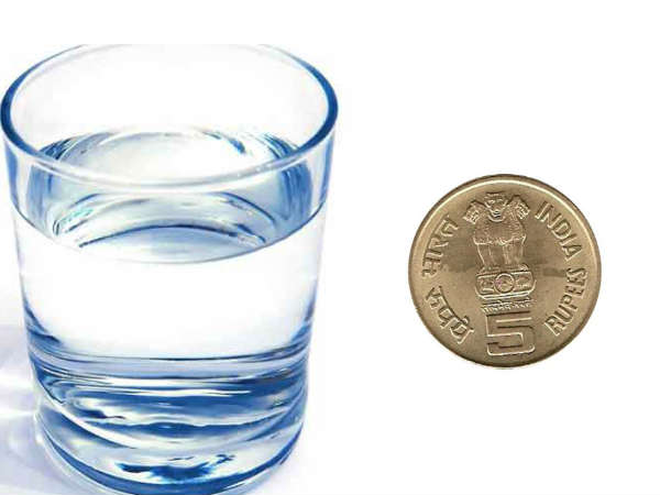 தண்ணீரில் நாணயங்களை வீசுவது