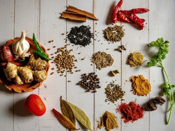 மசாலாப் பொருட்களை உணவில் அதிகம் சேர்க்கவும்