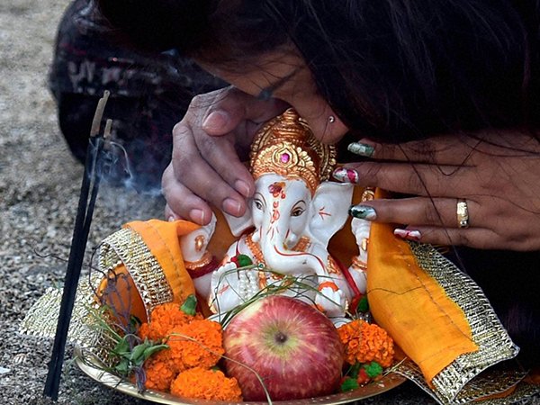 கணேஷ் ஜெயந்தியை மக்கள் எவ்வாறு கொண்டாடுகிறார்கள்?