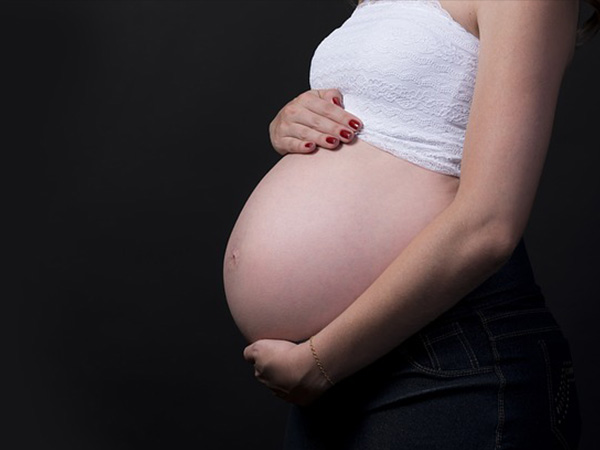 முன்சூல் வலிப்பு அல்லது இளம்பேற்று குளிா்காய்ச்சல் (preeclampsia)