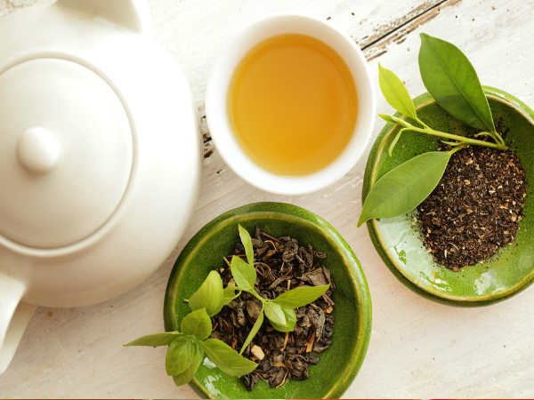 பச்சை தேநீர் மற்றும் பால்