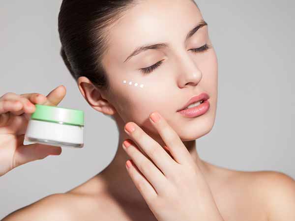 உட்புறத்திலும் SPF கிரீம் பயன்படுத்தவும்