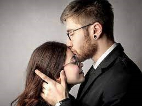 அவர்களின் உணர்ச்சிகளைப் படிக்க முயற்சி செய்யுங்கள்
