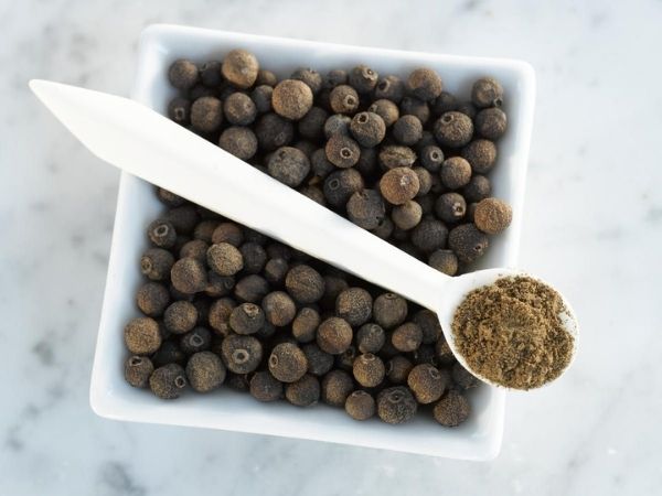 2. வால் மிளகு (Allspice)