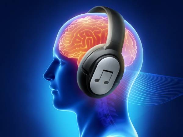 நீண்ட நேரம் இயா்ஃபோன்களை பயன்படுத்துவதால் ஏற்படும் பக்க விளைவுகள்!