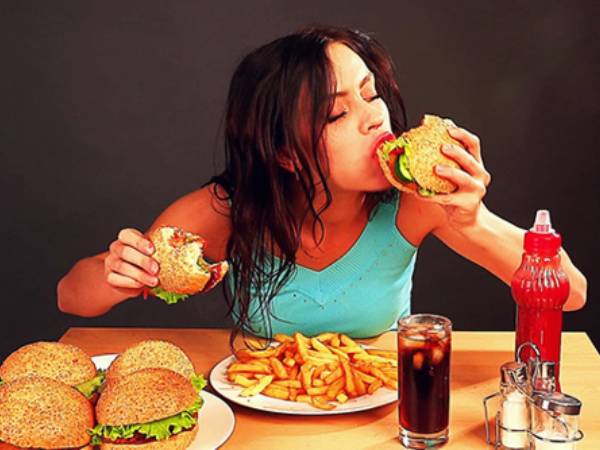நீங்க உணவை வேக வேகமா சாப்பிடுறீங்களா? அப்ப உங்க உடலில் இந்த பிரச்சனை கண்டிப்பா வருமாம்...!