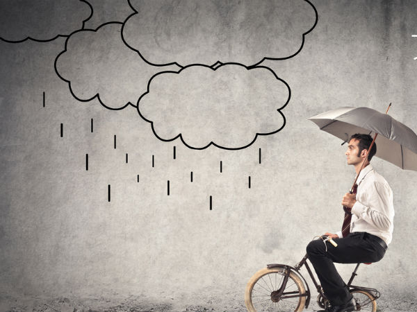 மழைக்காலத்தில் இந்த உணவுகளை தெரியாமகூட சாப்பிட்ராதீங்க... இல்லனா ரொம்ப அவஸ்தைப்படுவீங்க...!