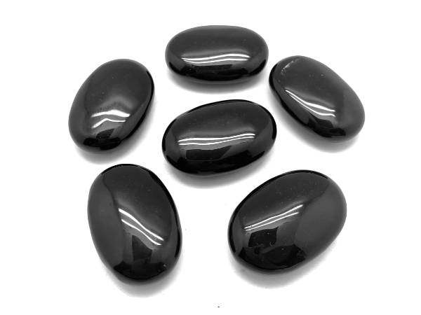 1. கருப்பு ஒப்சிடியன் (Black Obsidian)