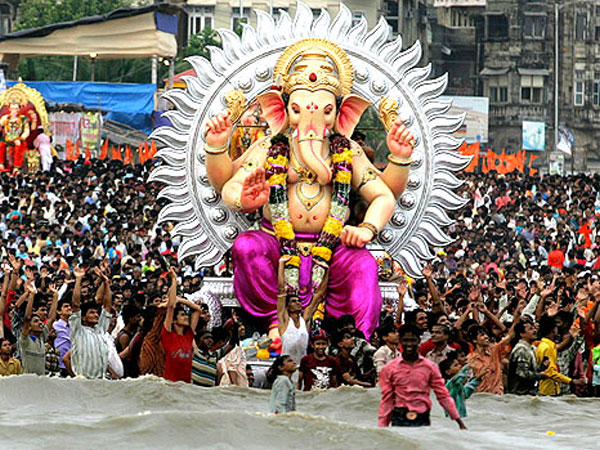 ஆறு, ஏரிகளில் கரைப்பது