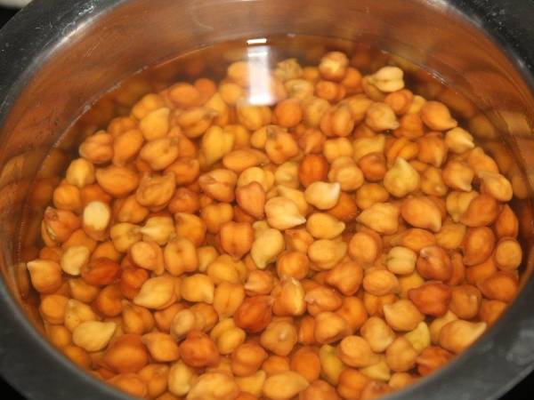 சுண்டல் ஊற வைத்த நீரைக் குடிப்பதால் பெறும் நன்மைகள் குறித்து தெரியுமா?